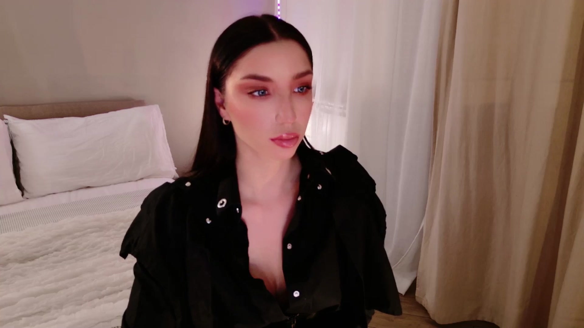 Gallery image thumbnail from LolaNiceAss1's myfreecams stream on, 01/25/2026, 18:04 image 12 of 20