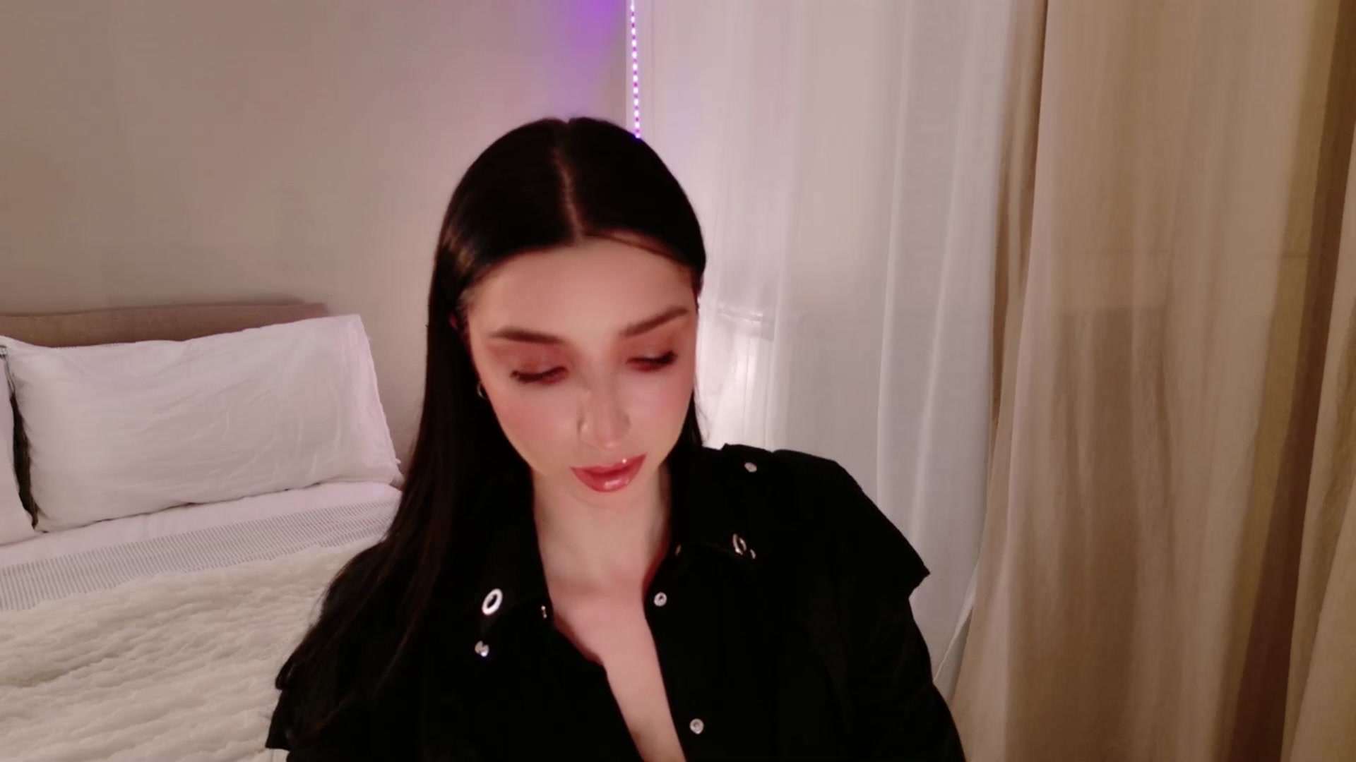 Gallery image thumbnail from LolaNiceAss1's myfreecams stream on, 01/25/2026, 18:04 image 3 of 20