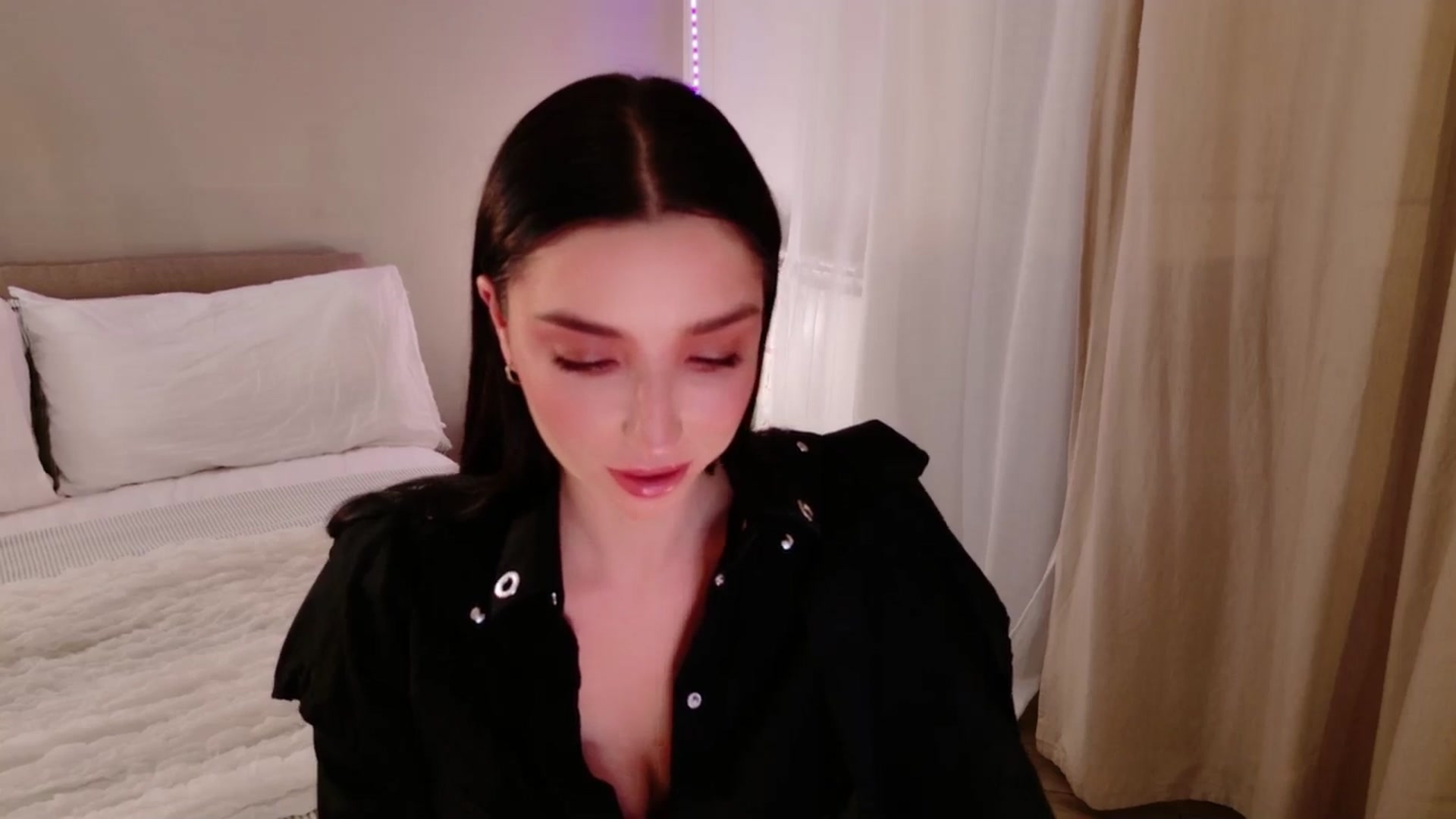 Gallery image thumbnail from LolaNiceAss1's myfreecams stream on, 01/25/2026, 18:04 image 18 of 20
