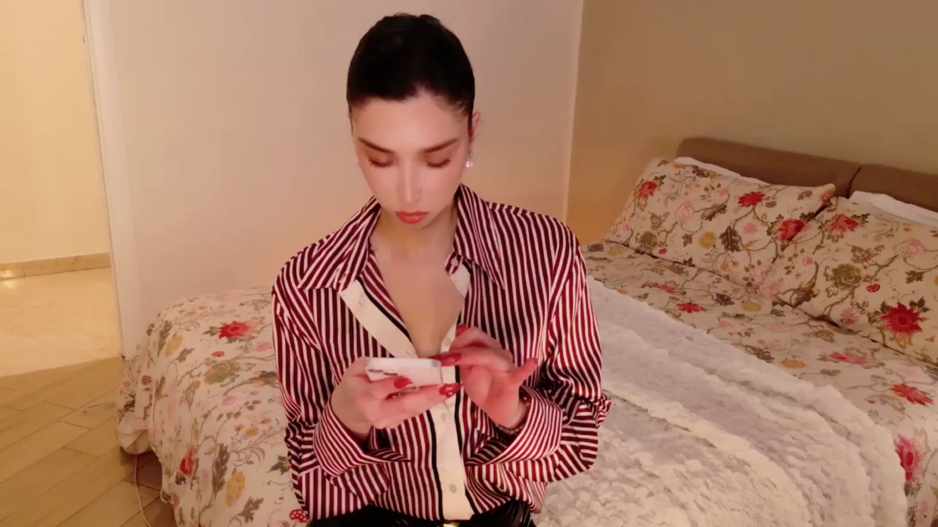 Gallery image thumbnail from LolaNiceAss1's myfreecams stream on, 03/08/2026, 19:57 image 9 of 20