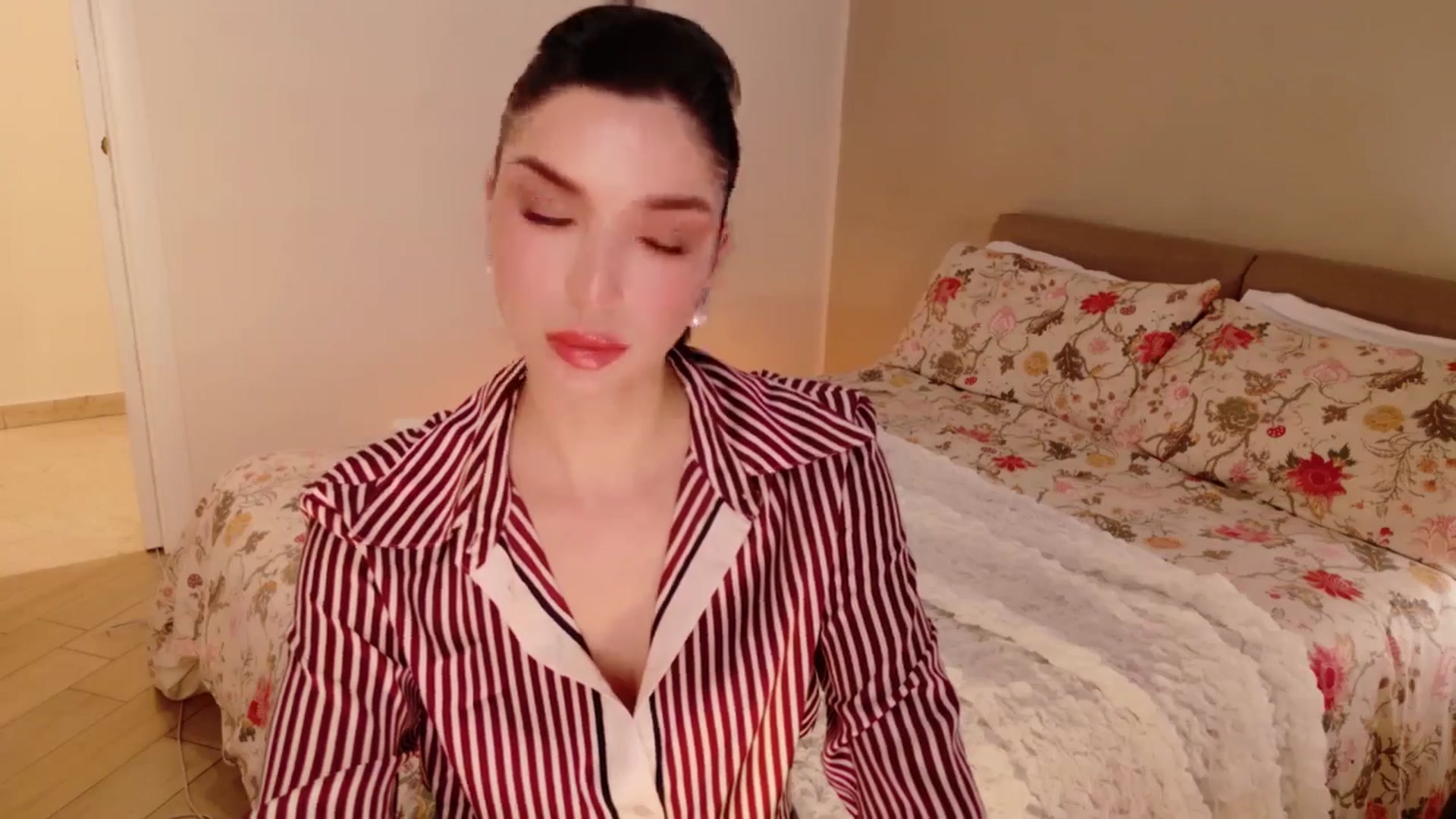 Gallery image thumbnail from LolaNiceAss1's myfreecams stream on, 03/08/2026, 19:57 image 6 of 20