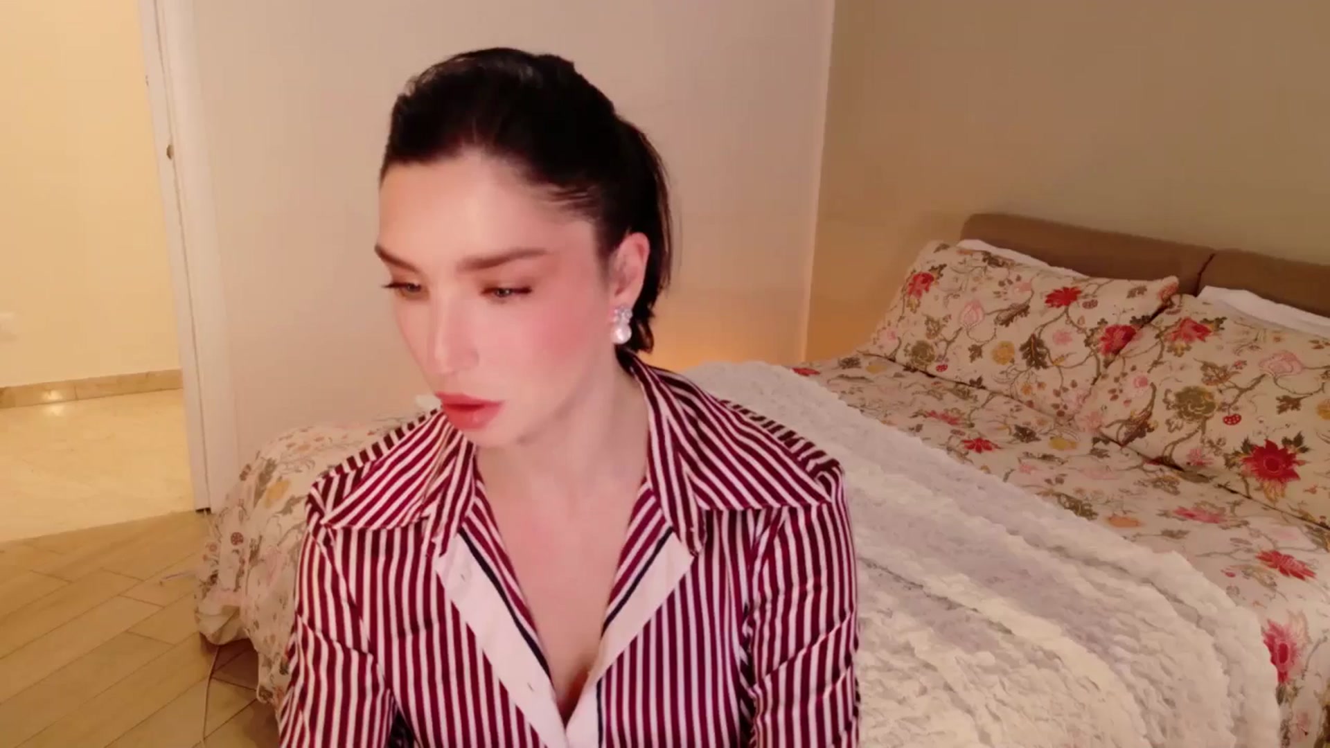 Gallery image thumbnail from LolaNiceAss1's myfreecams stream on, 03/08/2026, 19:57 image 2 of 20