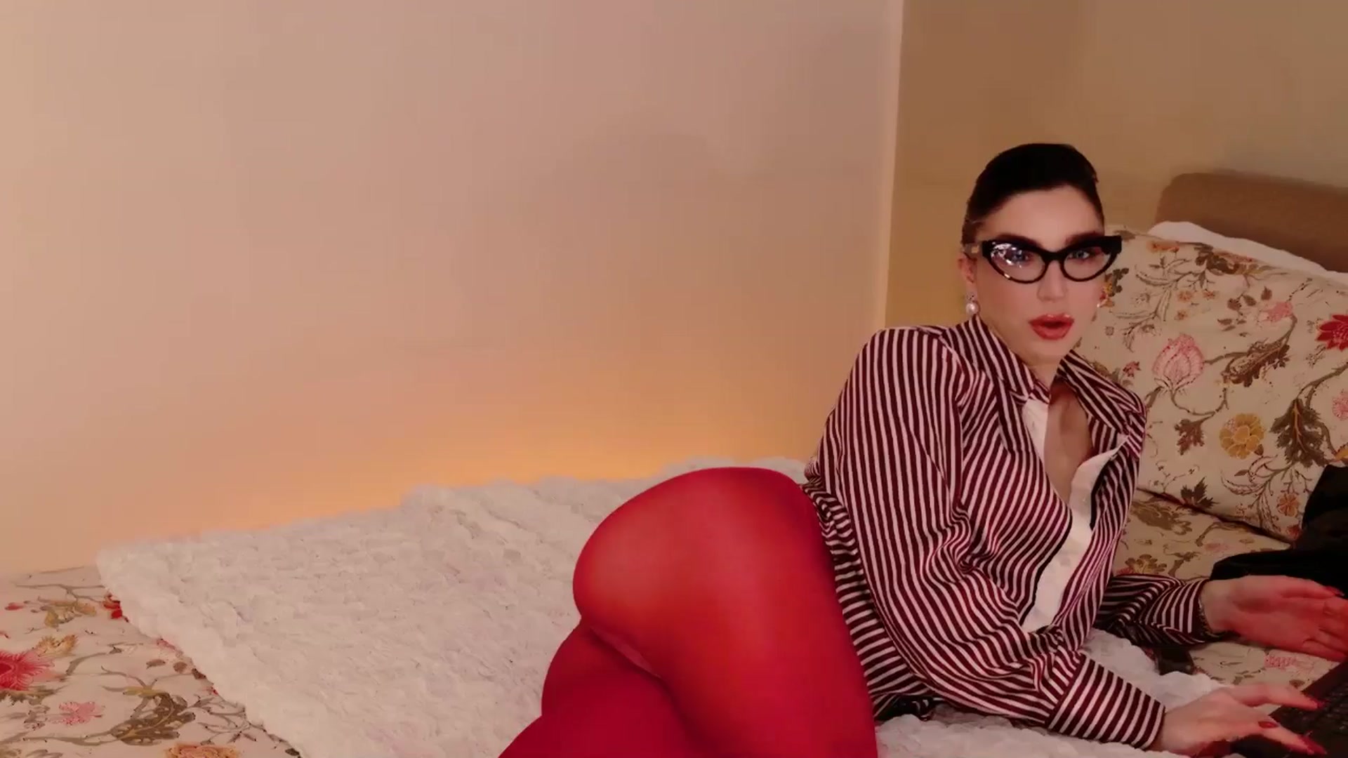 Gallery image thumbnail from LolaNiceAss1's myfreecams stream on, 03/08/2026, 20:18 image 3 of 20