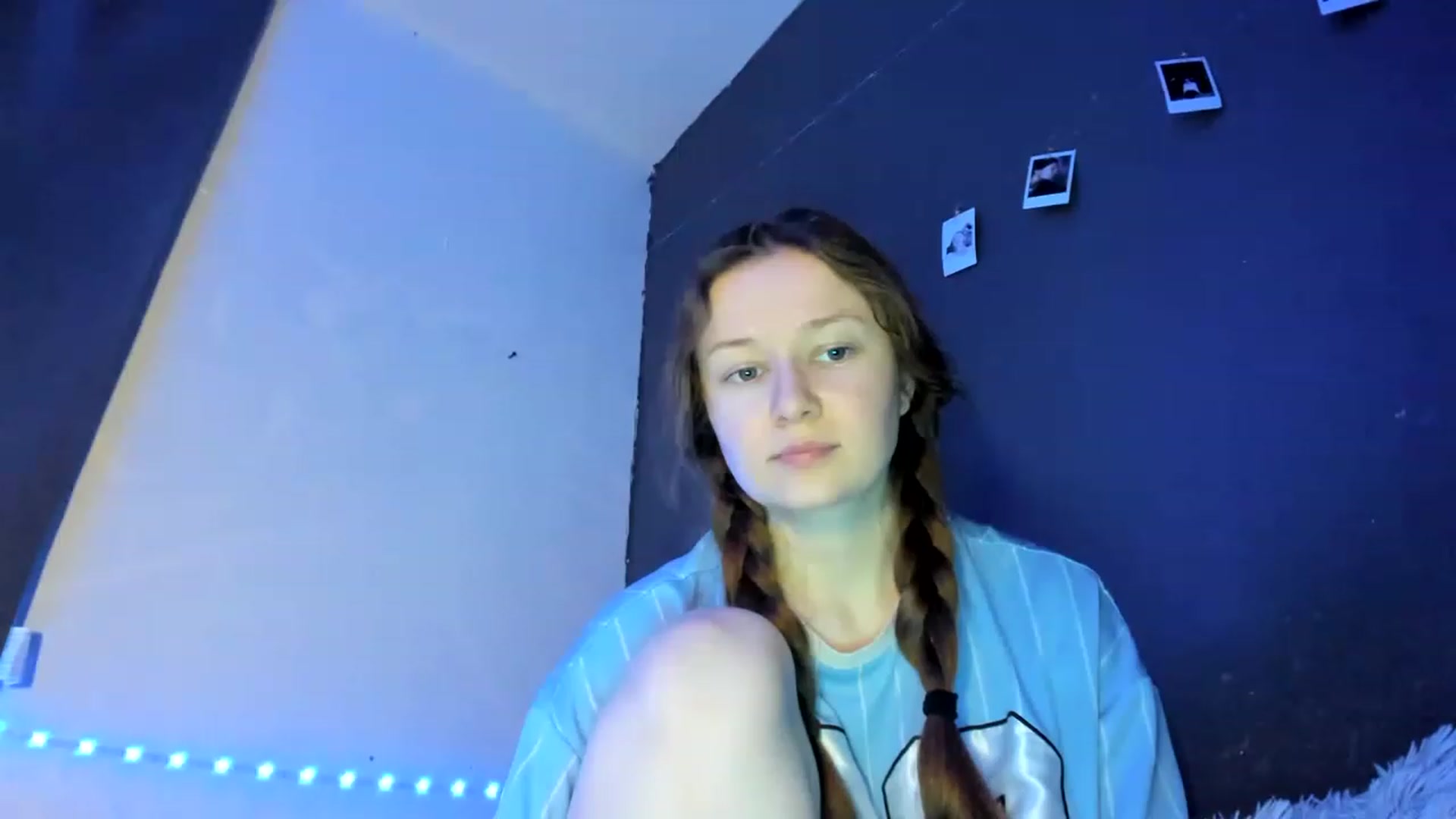 Gallery image thumbnail from Lola_kek's myfreecams stream on, 03/03/2023, 10:21 image 4 of 20