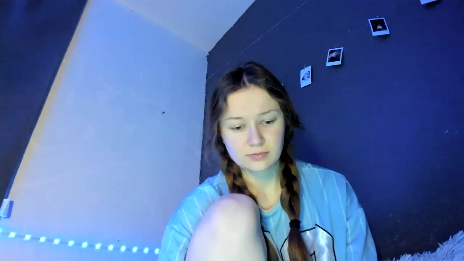 Gallery image thumbnail from Lola_kek's myfreecams stream on, 03/03/2023, 10:21 image 7 of 20
