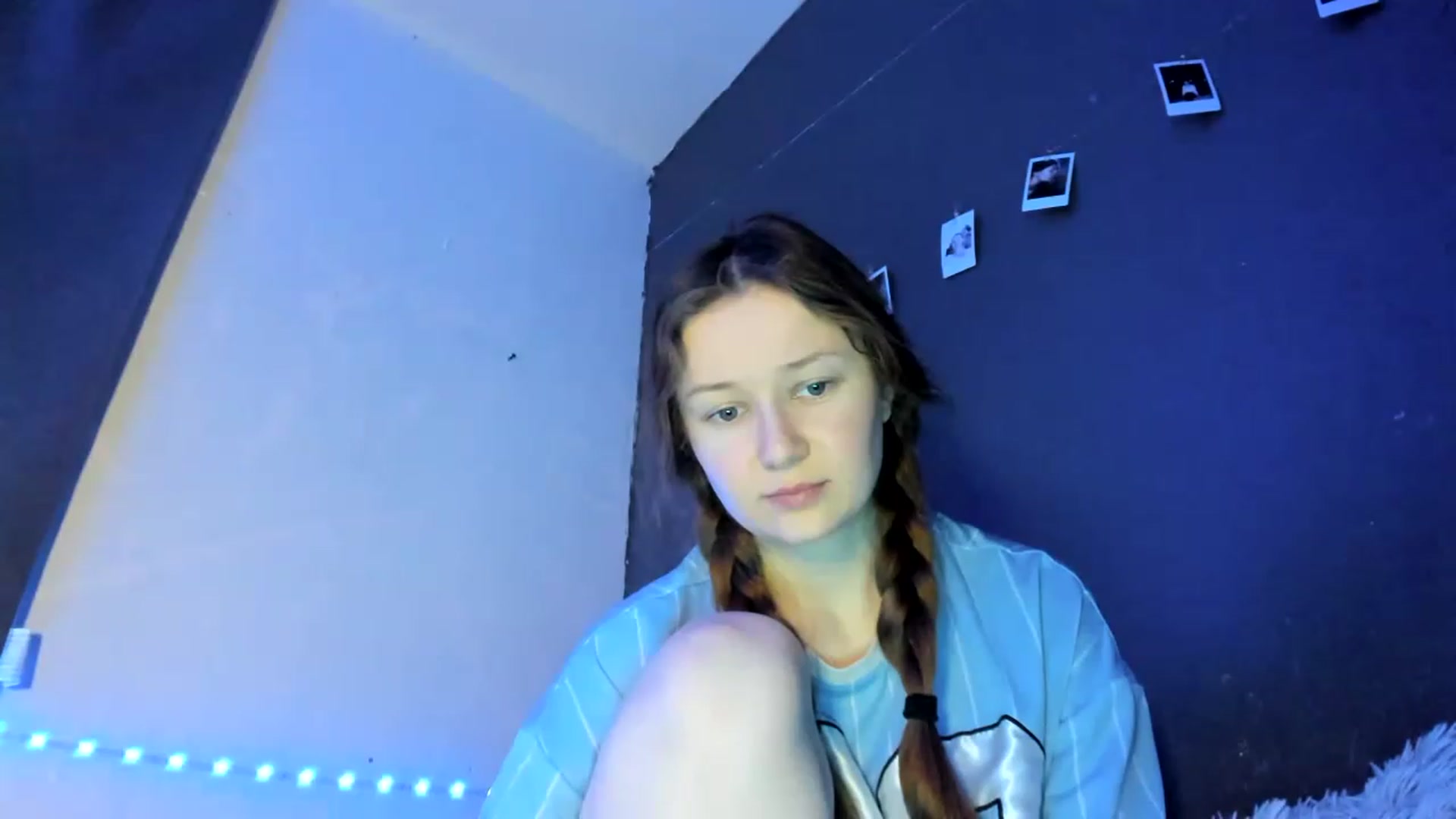 Gallery image thumbnail from Lola_kek's myfreecams stream on, 03/03/2023, 10:21 image 16 of 20
