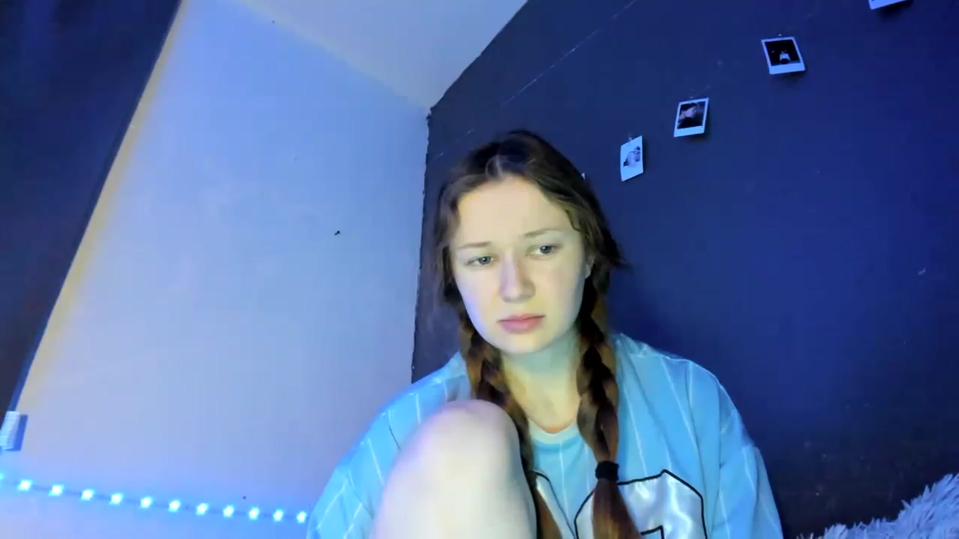 Gallery image thumbnail from Lola_kek's myfreecams stream on, 03/03/2023, 10:21 image 12 of 20