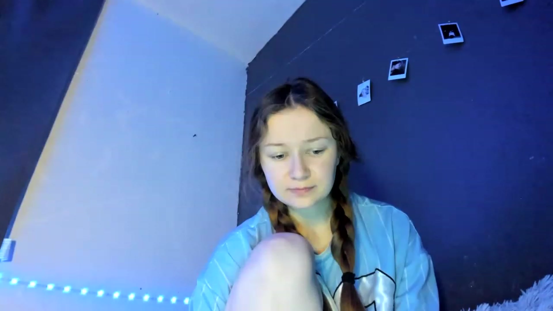 Gallery image thumbnail from Lola_kek's myfreecams stream on, 03/03/2023, 10:21 image 14 of 20