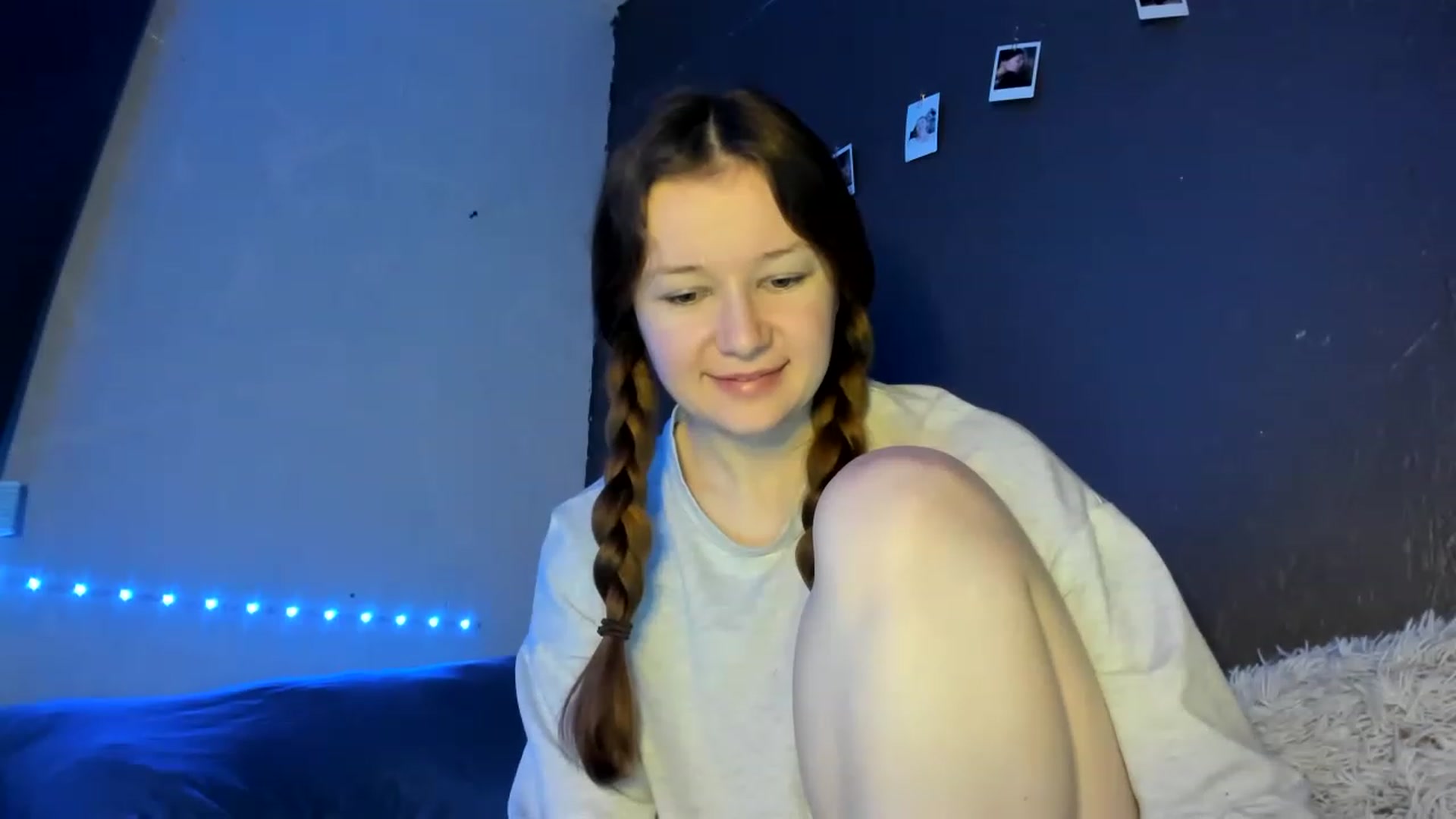 Gallery image thumbnail from Lola_kek's myfreecams stream on, 03/08/2023, 12:24 image 15 of 20