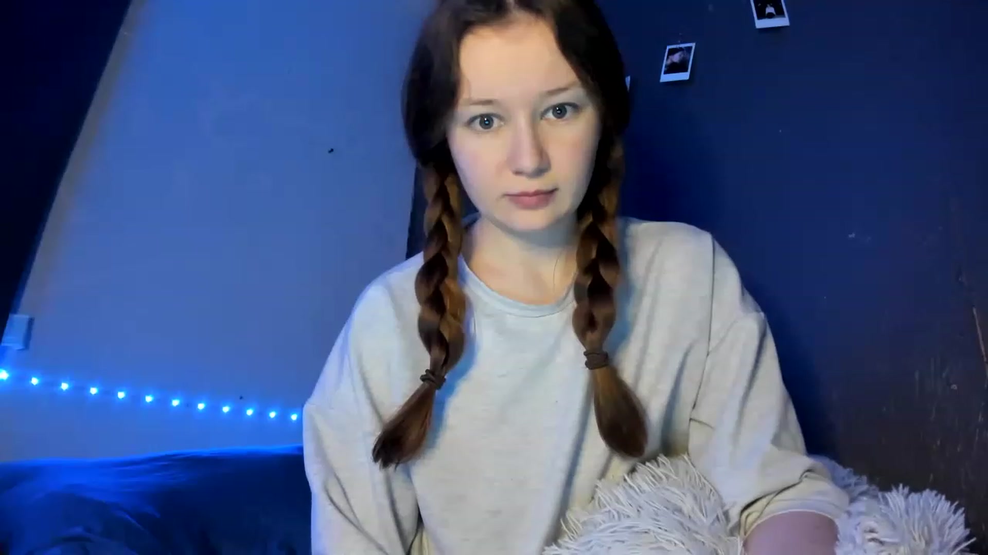 Gallery image thumbnail from Lola_kek's myfreecams stream on, 03/08/2023, 12:51 image 20 of 20