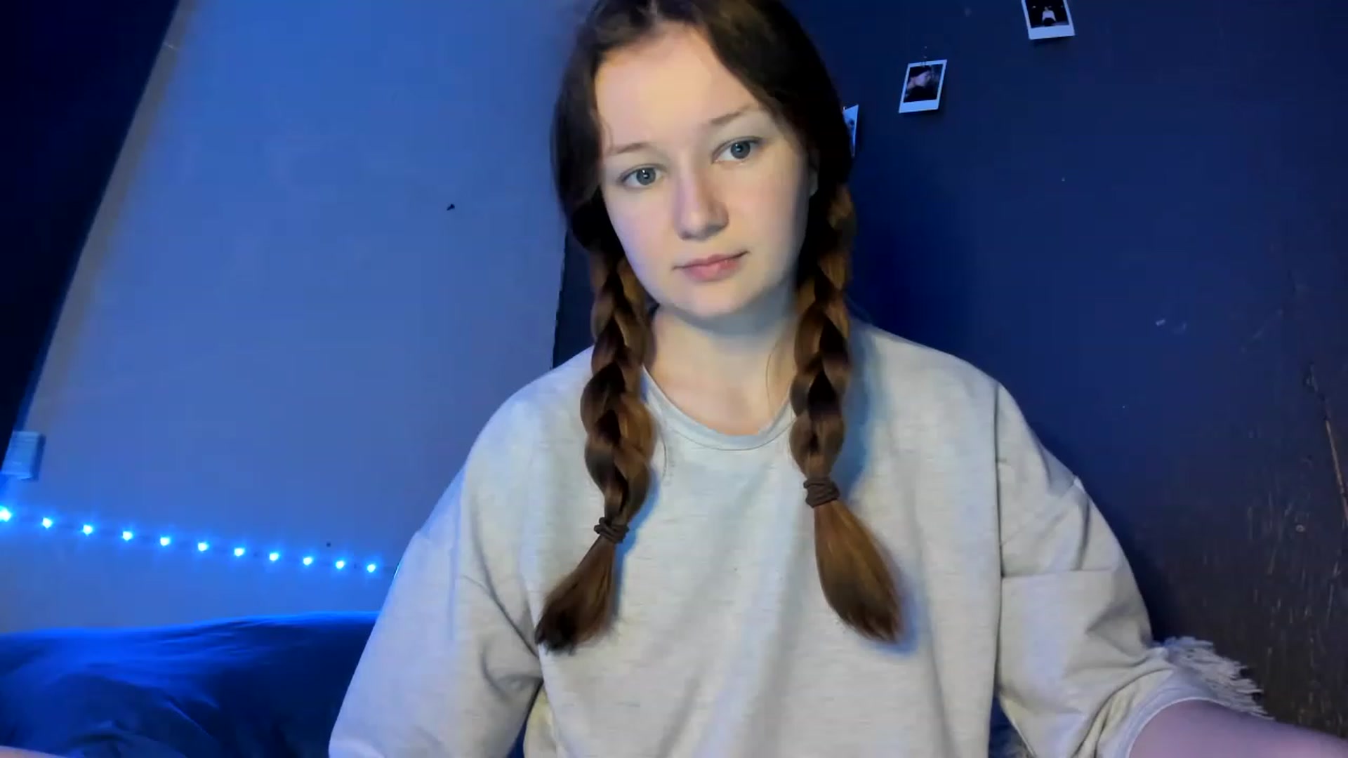 Gallery image thumbnail from Lola_kek's myfreecams stream on, 03/08/2023, 12:51 image 19 of 20