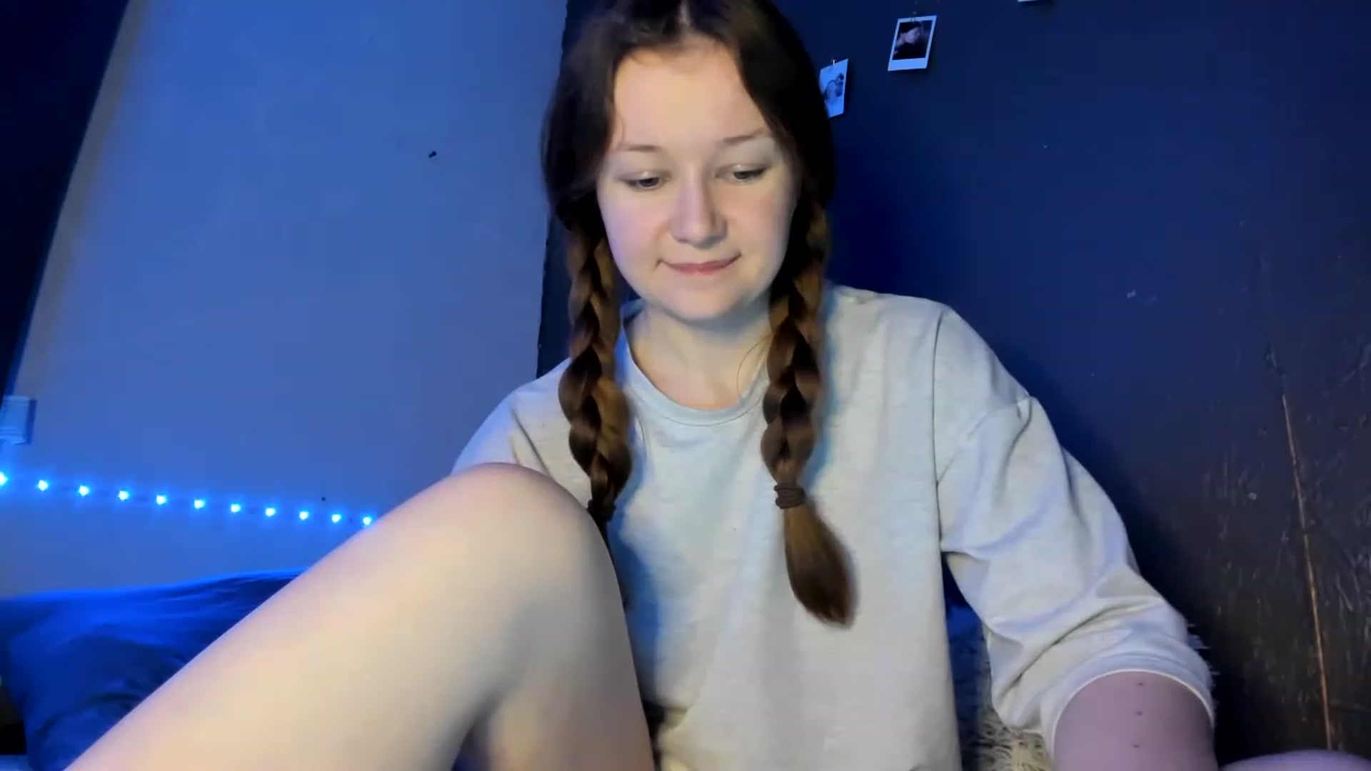 Gallery image thumbnail from Lola_kek's myfreecams stream on, 03/08/2023, 12:51 image 15 of 20