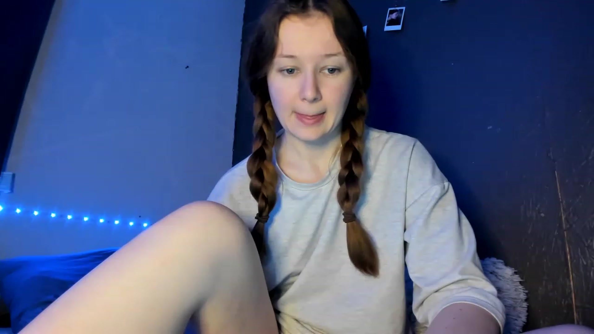 Gallery image thumbnail from Lola_kek's myfreecams stream on, 03/08/2023, 12:51 image 16 of 20