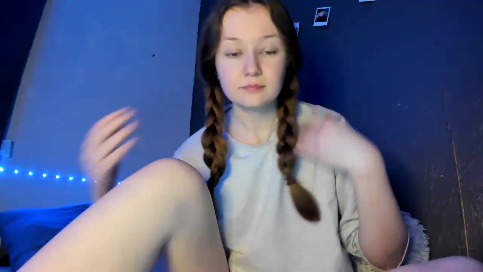 Gallery image thumbnail from Lola_kek's myfreecams stream on, 03/08/2023, 12:51 image 12 of 20