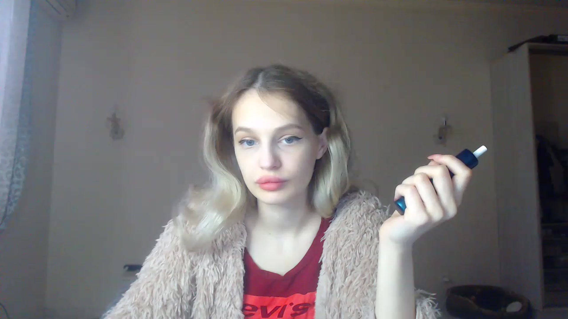 Gallery image thumbnail from Lola_vi's myfreecams stream on, 12/02/2022, 11:52 image 15 of 20
