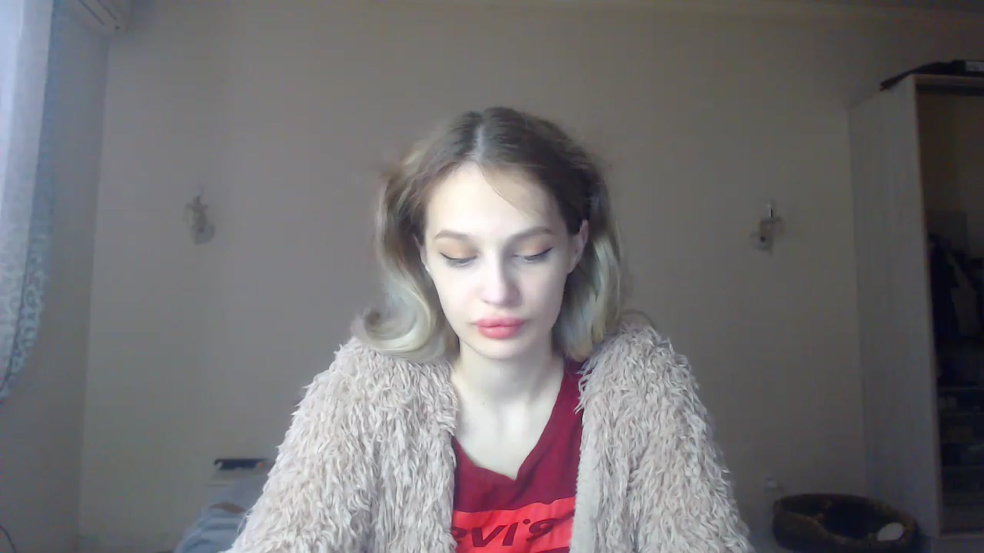 Gallery image thumbnail from Lola_vi's myfreecams stream on, 12/02/2022, 11:52 image 12 of 20