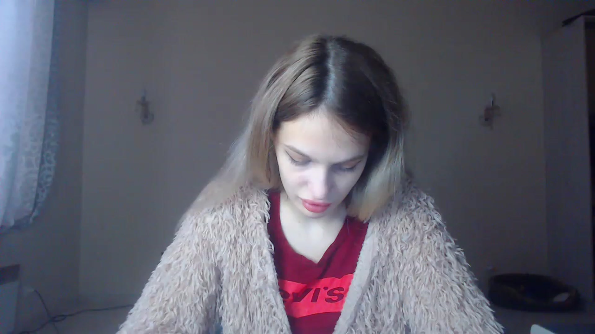 Gallery image thumbnail from Lola_vi's myfreecams stream on, 12/03/2022, 11:47 image 16 of 20