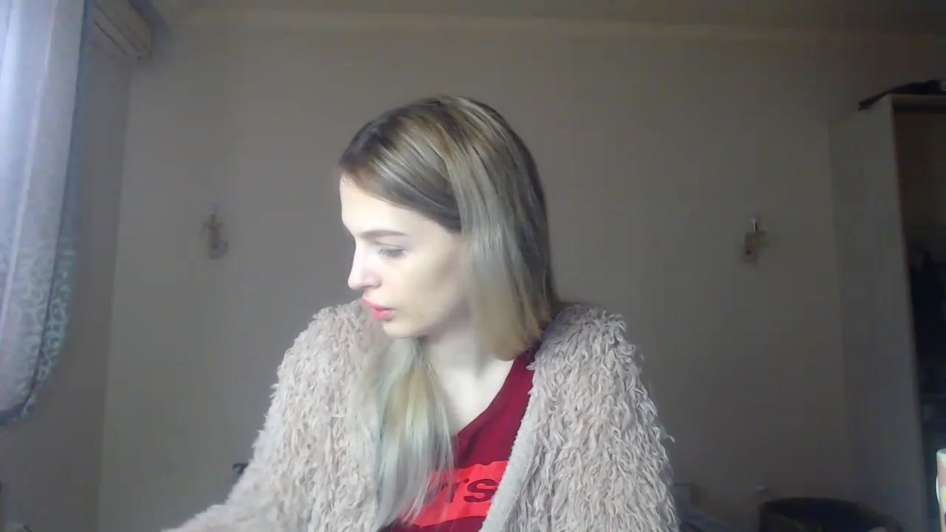 Gallery image thumbnail from Lola_vi's myfreecams stream on, 12/04/2022, 11:49 image 2 of 20