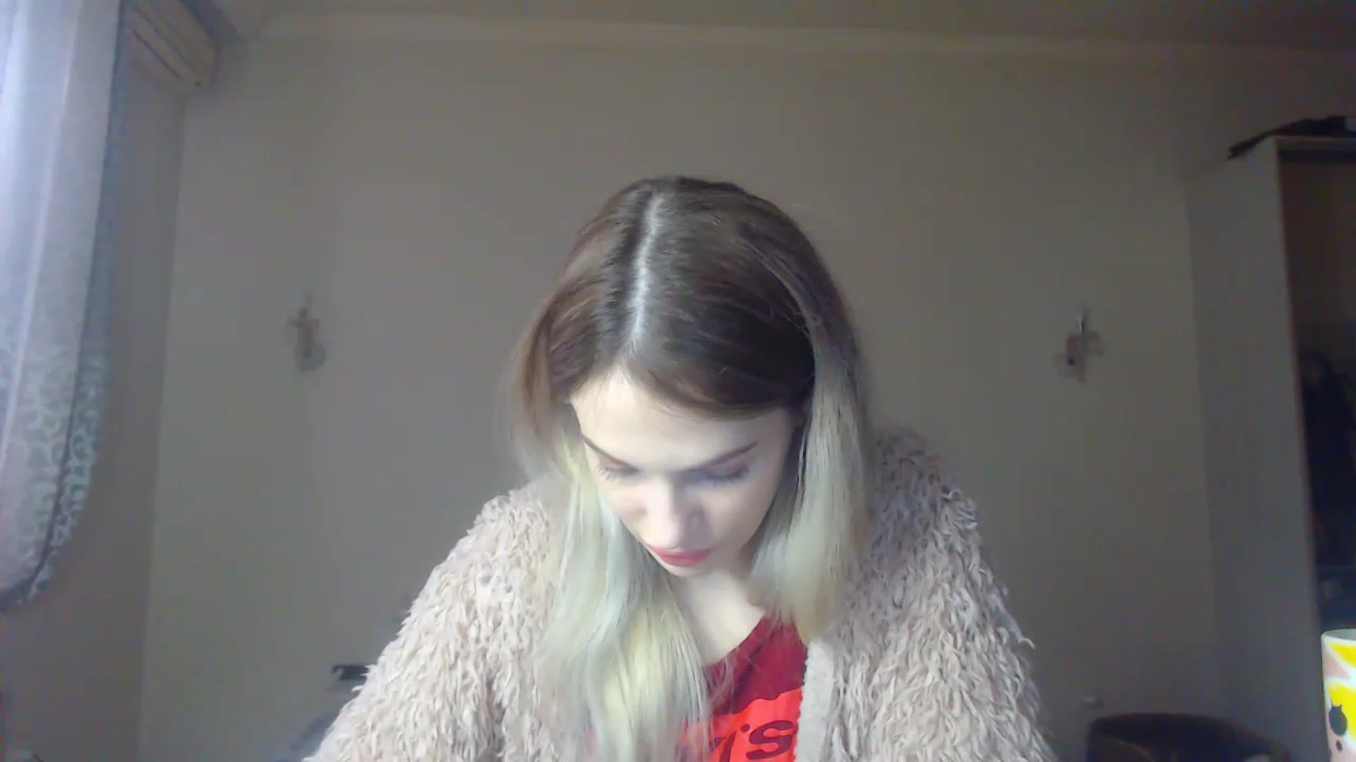 Gallery image thumbnail from Lola_vi's myfreecams stream on, 12/04/2022, 11:49 image 15 of 20