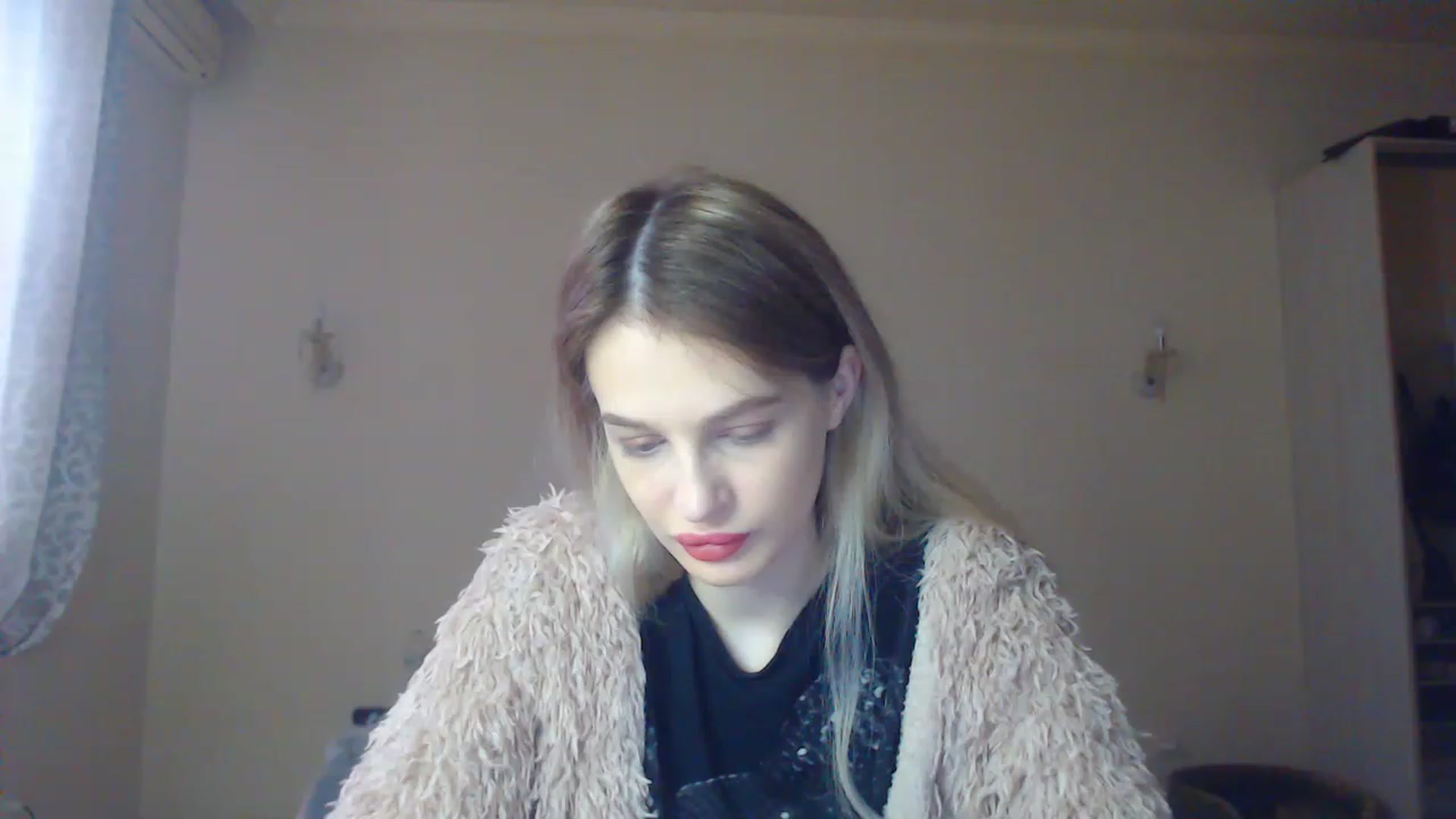 Gallery image thumbnail from Lola_vi's myfreecams stream on, 12/09/2022, 12:36 image 3 of 20