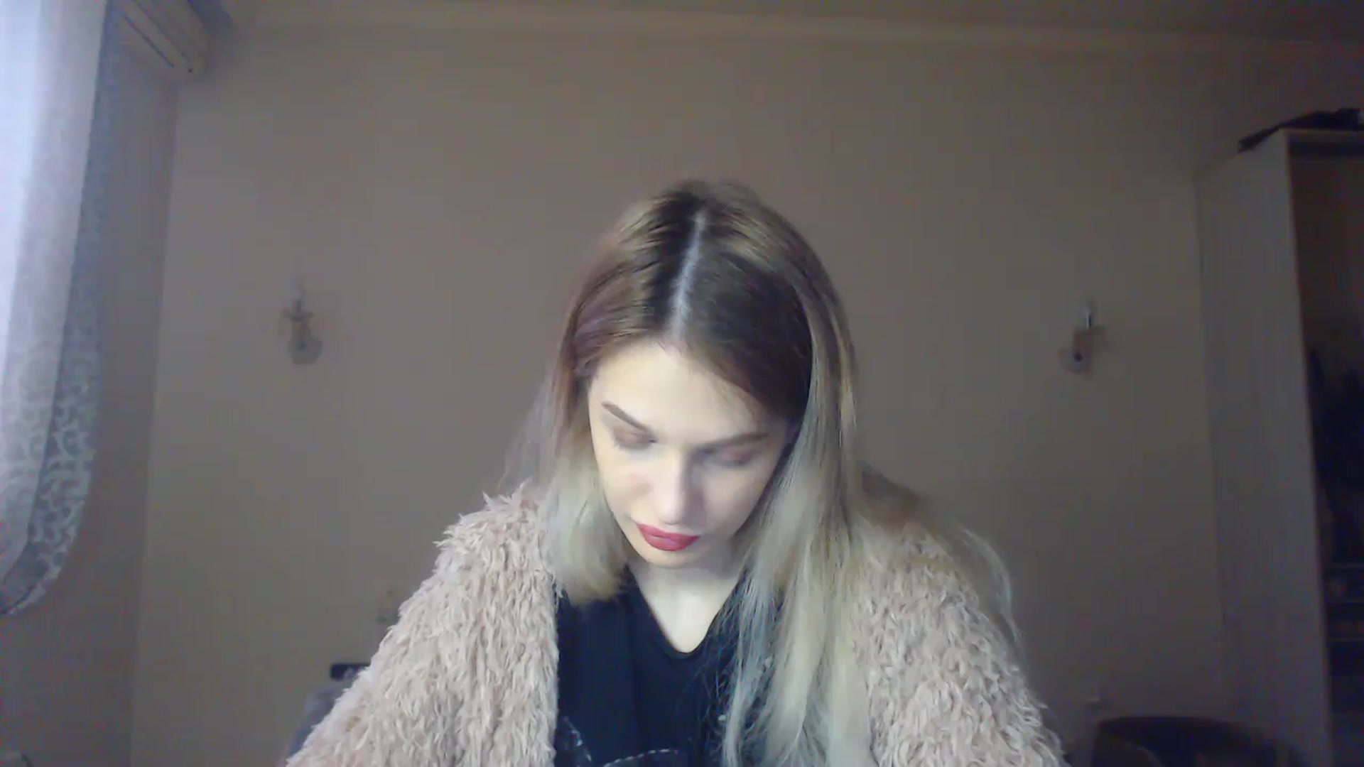 Gallery image thumbnail from Lola_vi's myfreecams stream on, 12/09/2022, 12:36 image 9 of 20