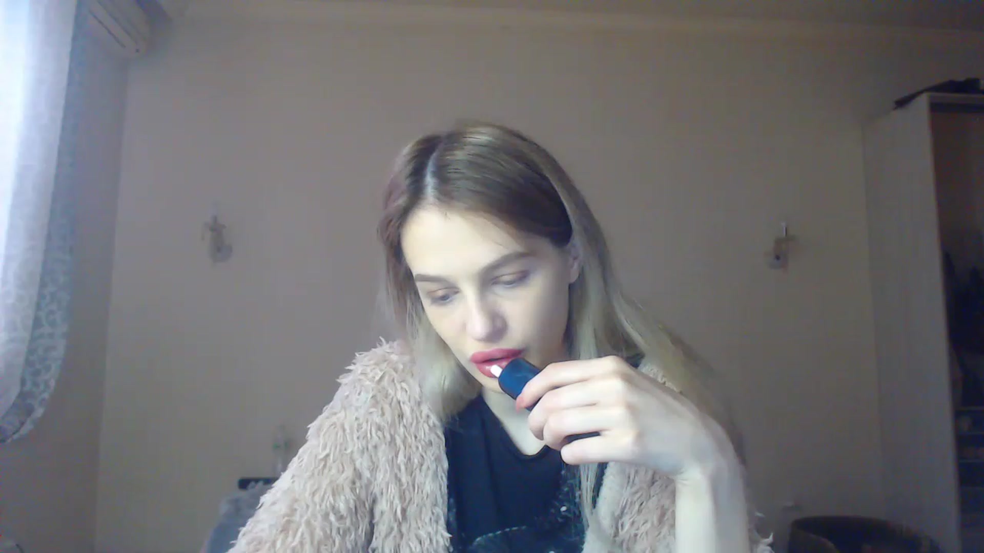 Gallery image thumbnail from Lola_vi's myfreecams stream on, 12/09/2022, 12:36 image 4 of 20
