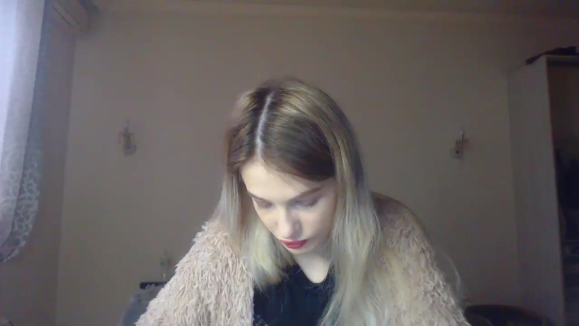 Gallery image thumbnail from Lola_vi's myfreecams stream on, 12/09/2022, 12:36 image 17 of 20