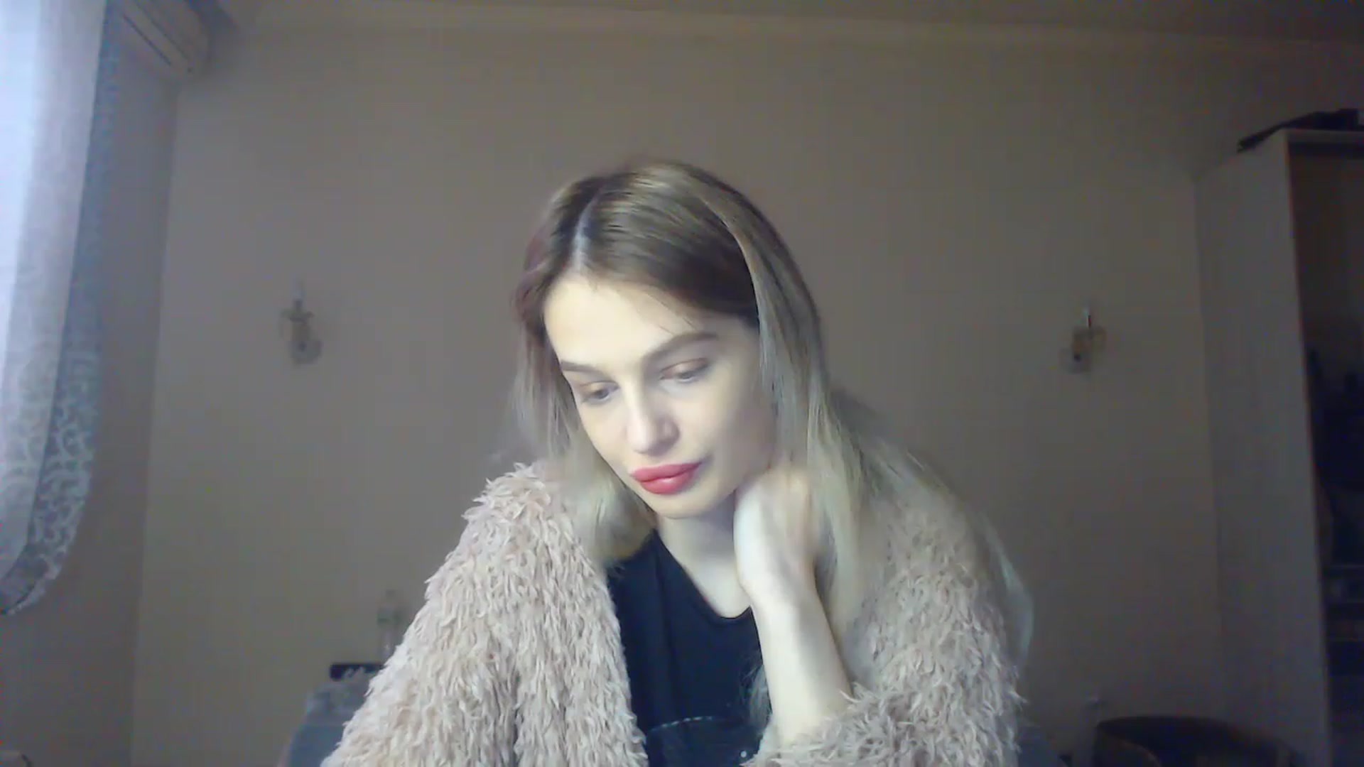 Gallery image thumbnail from Lola_vi's myfreecams stream on, 12/09/2022, 12:36 image 6 of 20