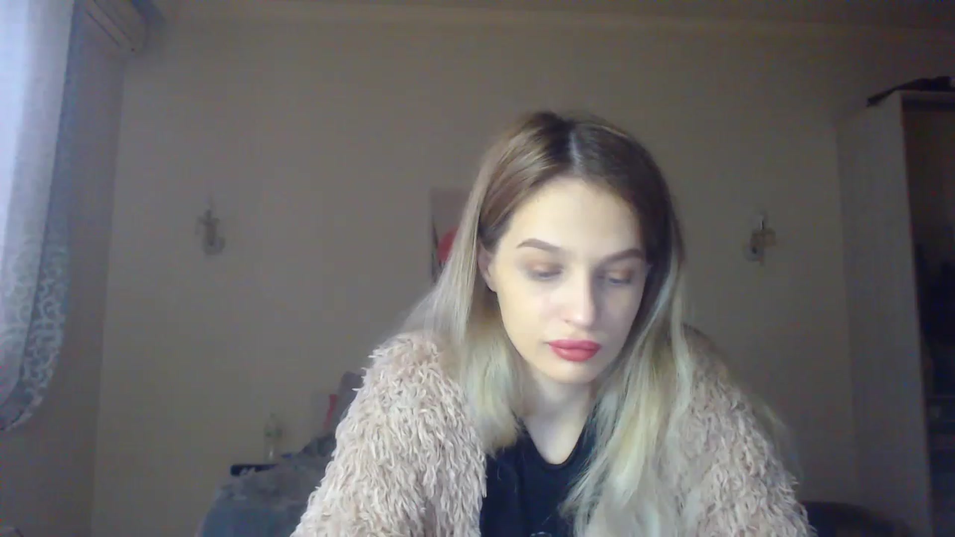 Gallery image thumbnail from Lola_vi's myfreecams stream on, 12/09/2022, 12:36 image 14 of 20