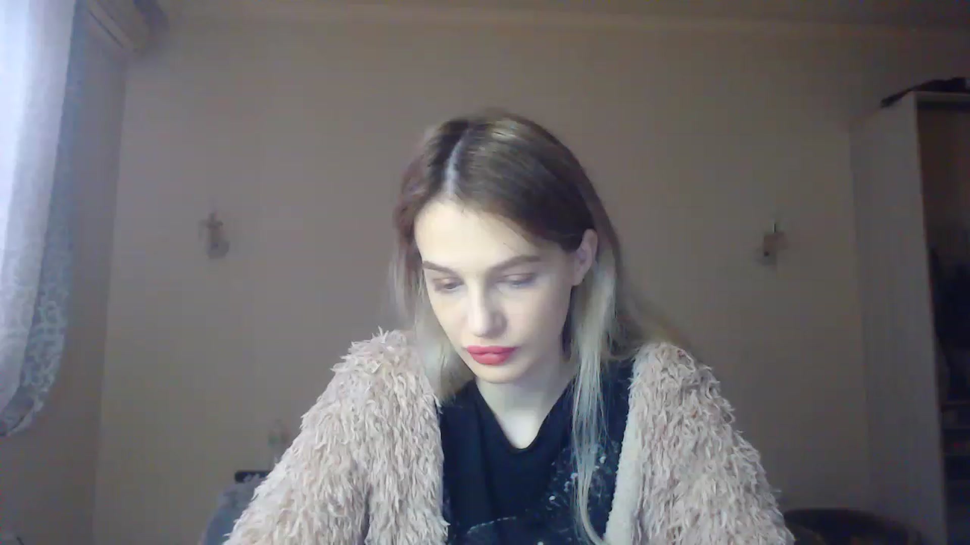 Gallery image thumbnail from Lola_vi's myfreecams stream on, 12/09/2022, 12:36 image 2 of 20