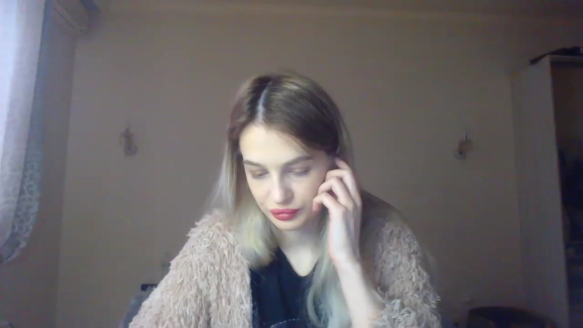 Gallery image thumbnail from Lola_vi's myfreecams stream on, 12/09/2022, 12:36 image 12 of 20