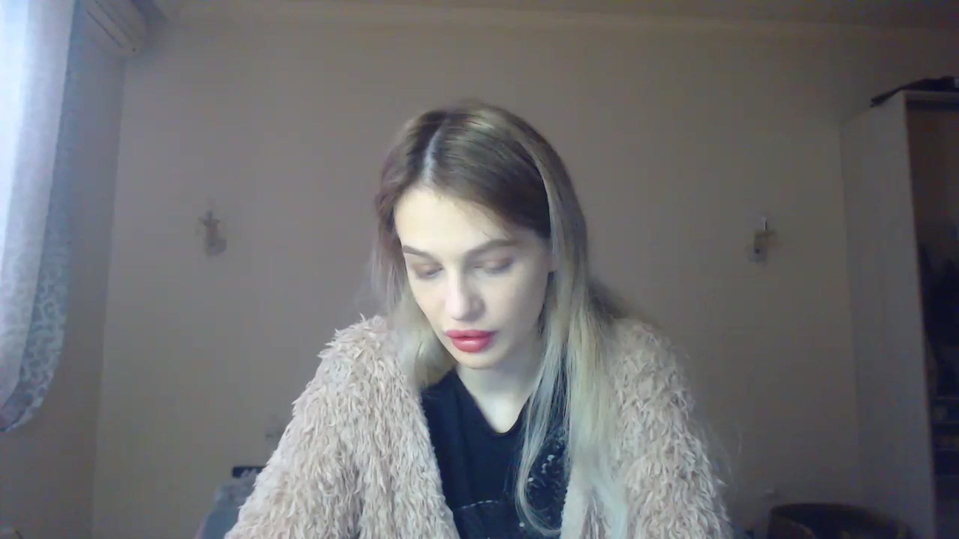 Gallery image thumbnail from Lola_vi's myfreecams stream on, 12/09/2022, 12:36 image 5 of 20