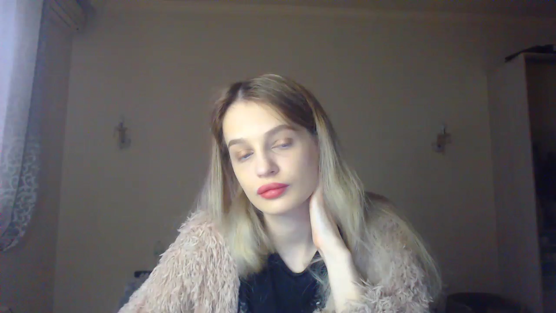 Gallery image thumbnail from Lola_vi's myfreecams stream on, 12/09/2022, 12:36 image 16 of 20