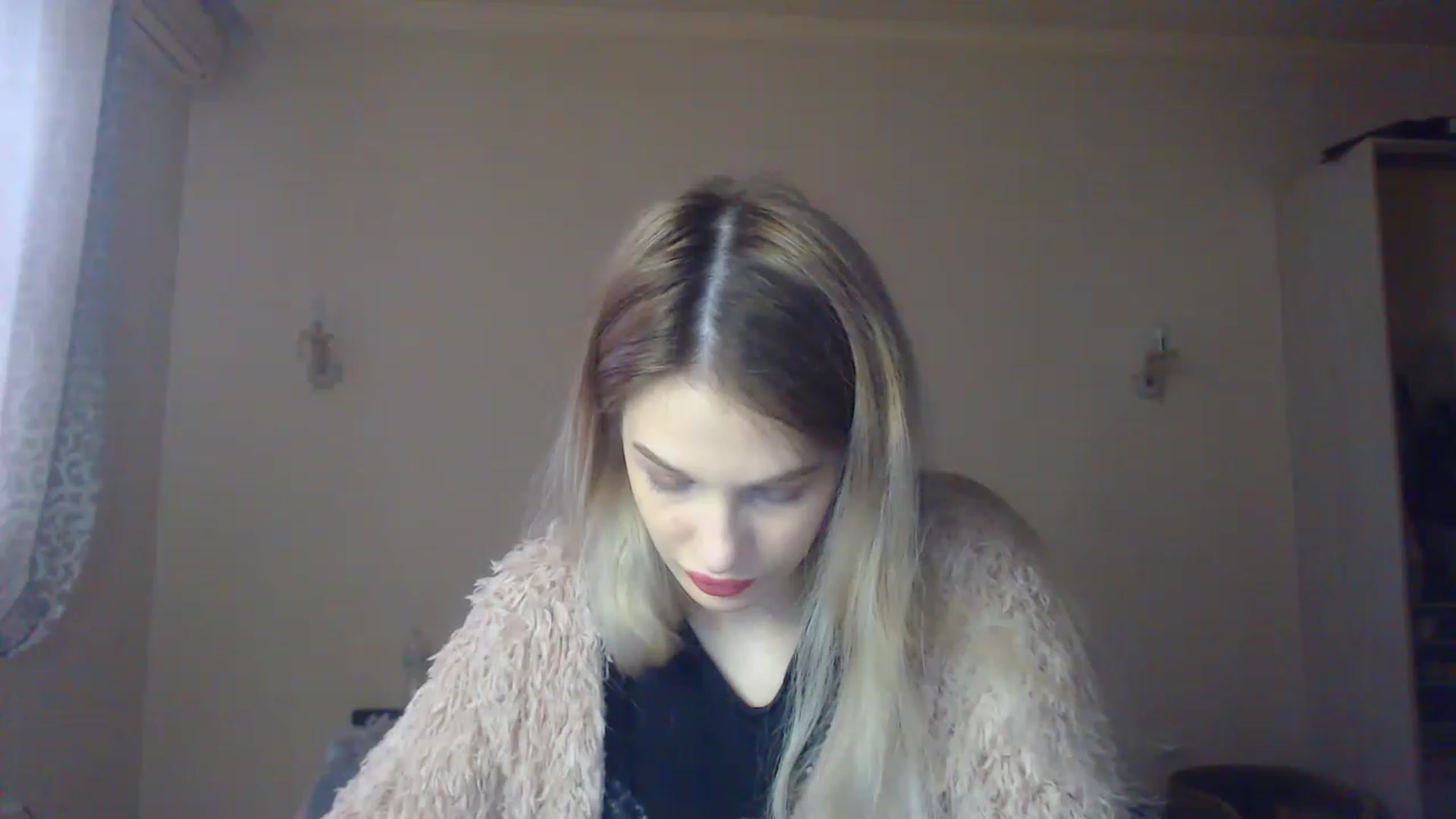 Gallery image thumbnail from Lola_vi's myfreecams stream on, 12/09/2022, 12:36 image 10 of 20