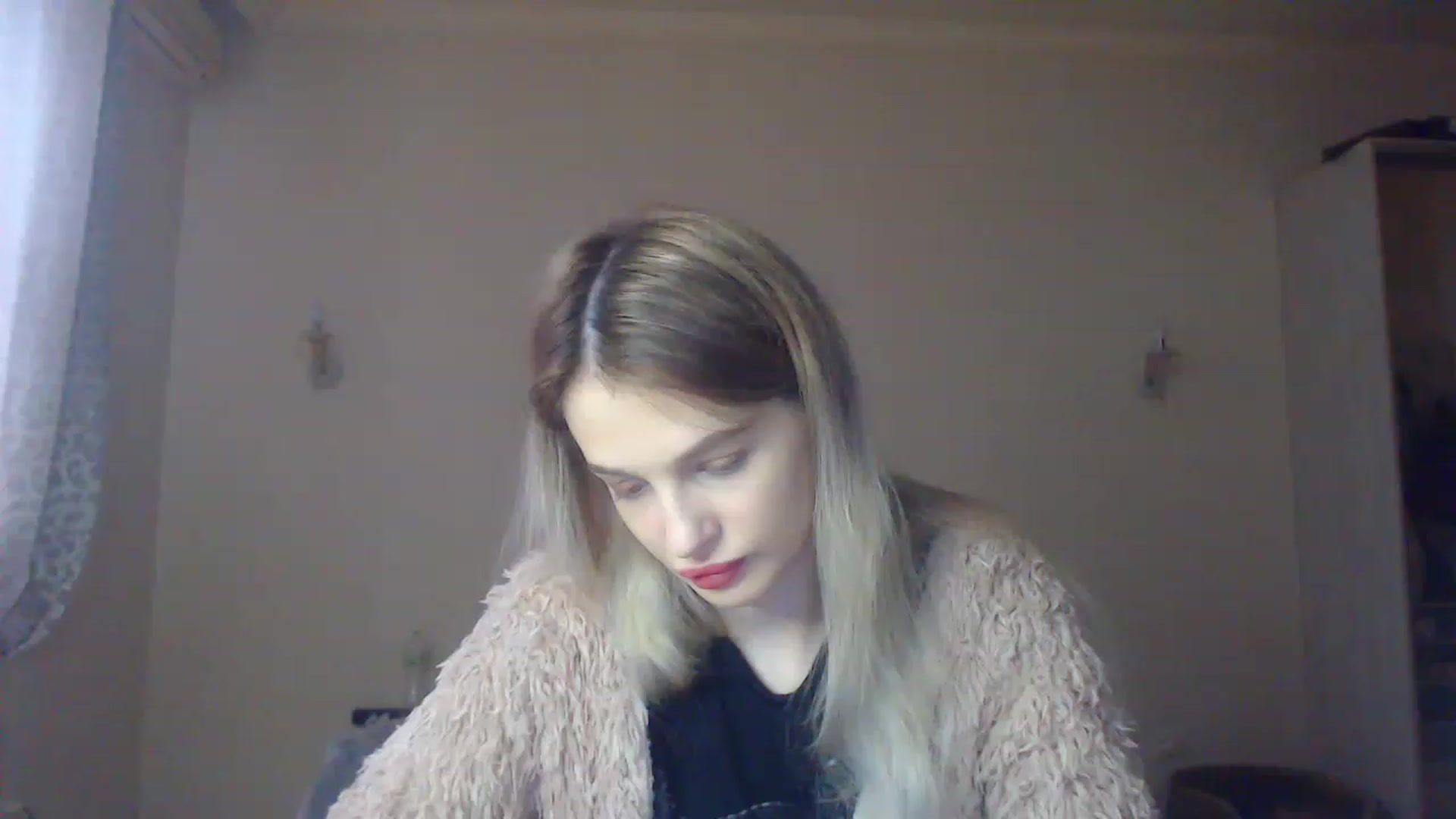 Gallery image thumbnail from Lola_vi's myfreecams stream on, 12/09/2022, 12:36 image 13 of 20