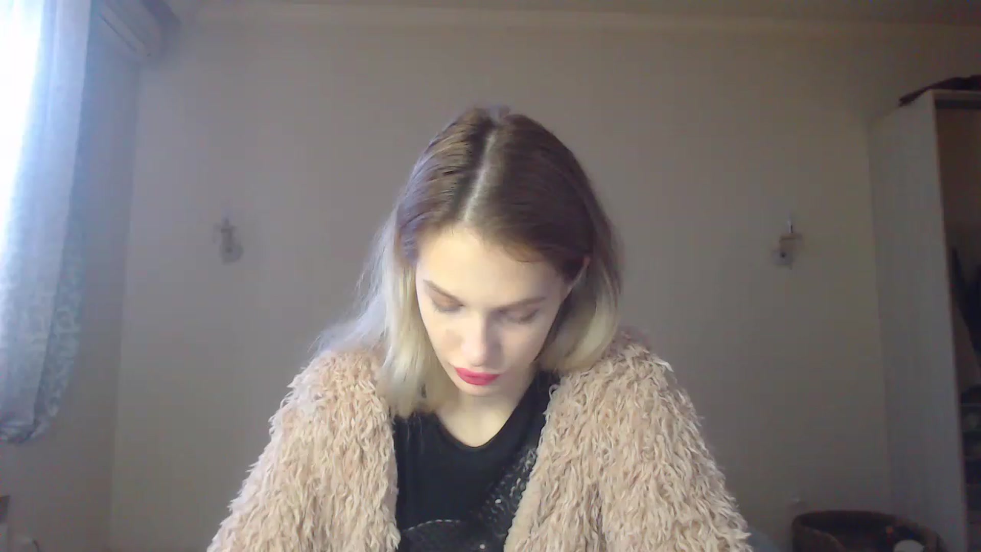 Gallery image thumbnail from Lola_vi's myfreecams stream on, 12/12/2022, 12:02 image 9 of 20