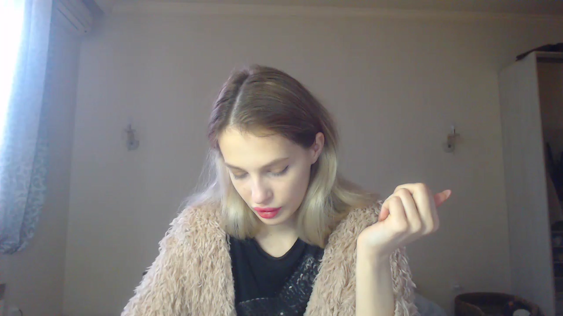 Gallery image thumbnail from Lola_vi's myfreecams stream on, 12/12/2022, 12:02 image 6 of 20