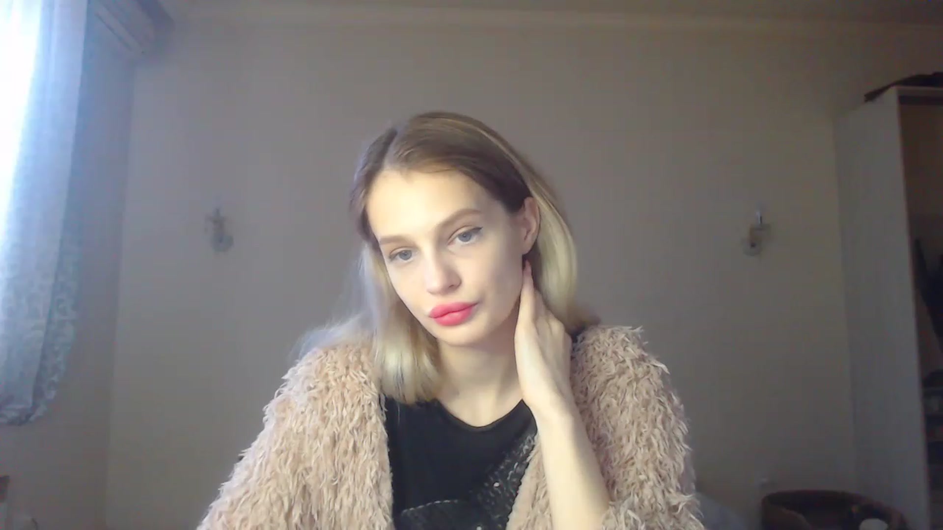 Gallery image thumbnail from Lola_vi's myfreecams stream on, 12/12/2022, 12:02 image 8 of 20