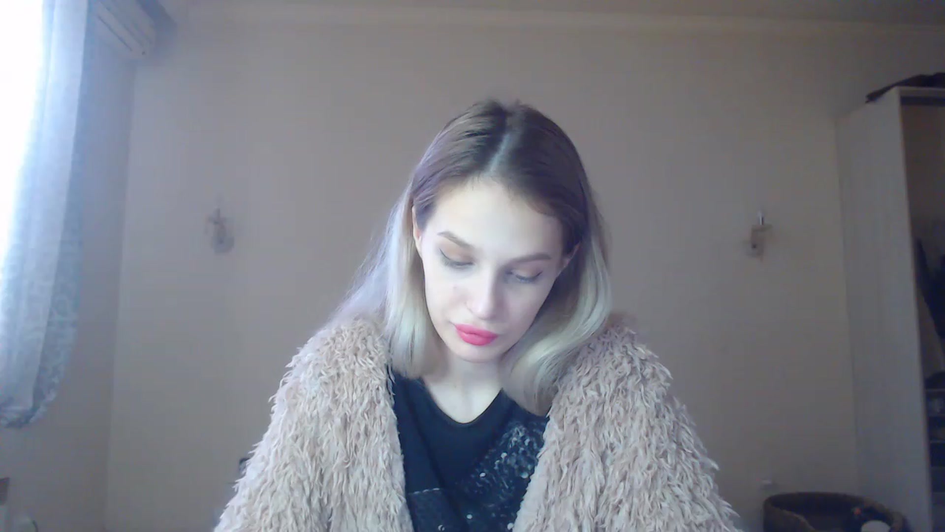 Gallery image thumbnail from Lola_vi's myfreecams stream on, 12/12/2022, 12:02 image 3 of 20