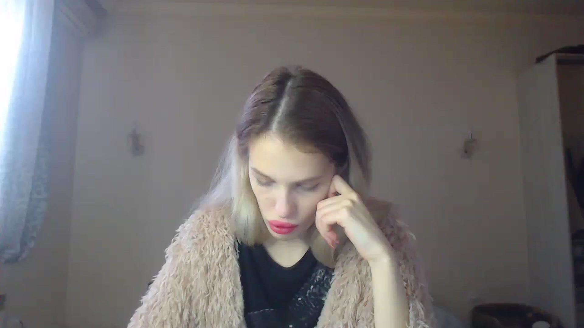 Gallery image thumbnail from Lola_vi's myfreecams stream on, 12/12/2022, 12:02 image 5 of 20