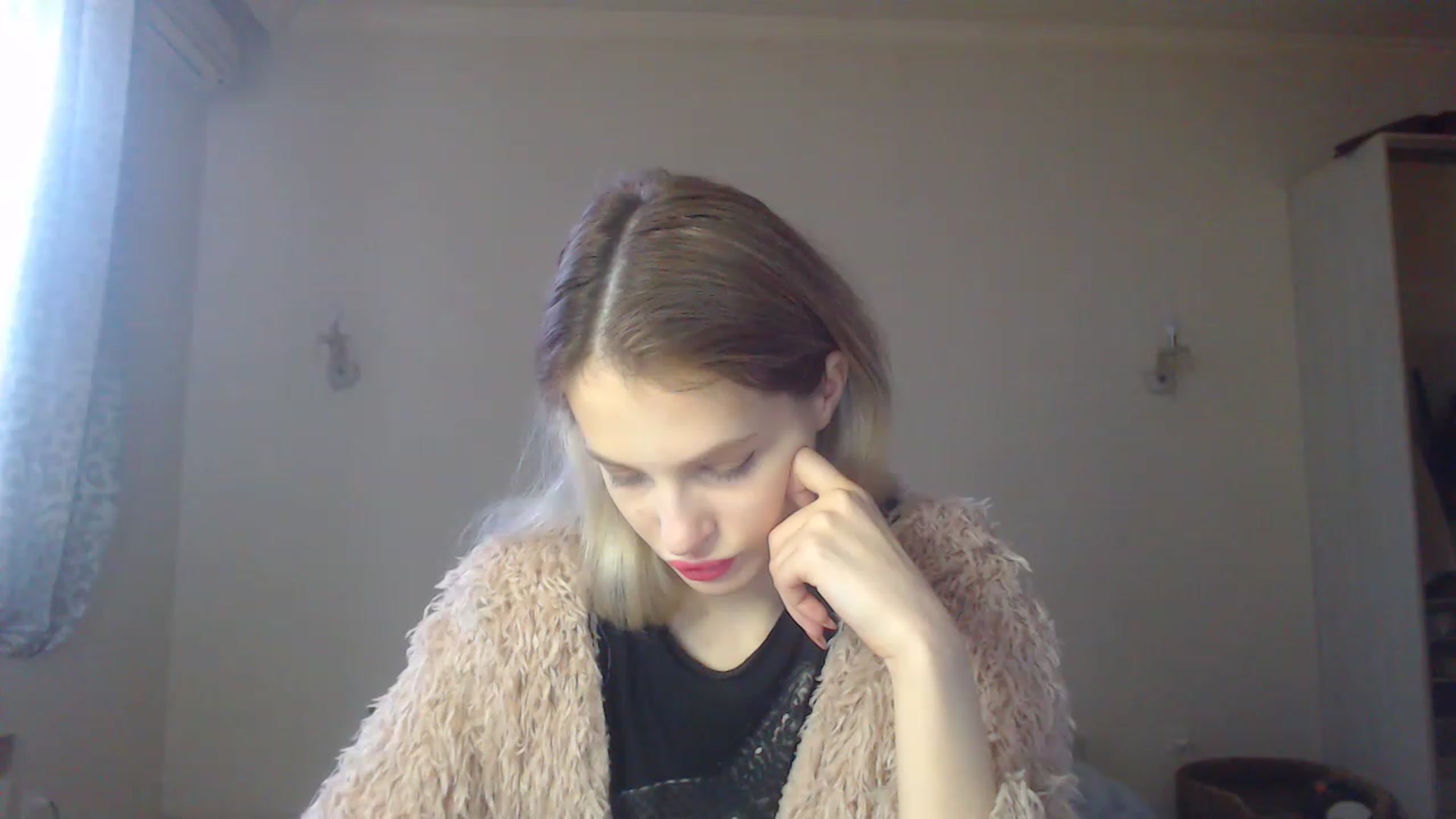 Gallery image thumbnail from Lola_vi's myfreecams stream on, 12/12/2022, 12:02 image 7 of 20