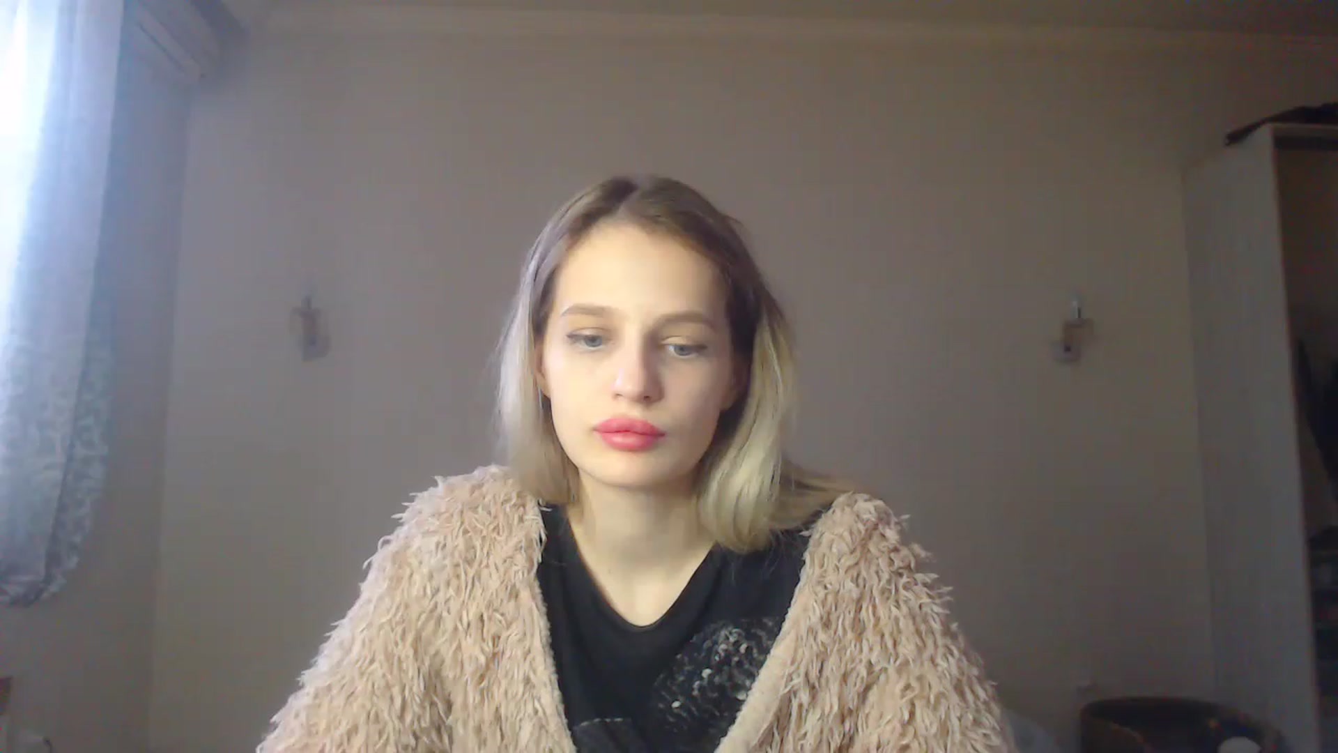 Gallery image thumbnail from Lola_vi's myfreecams stream on, 12/12/2022, 12:45 image 12 of 20