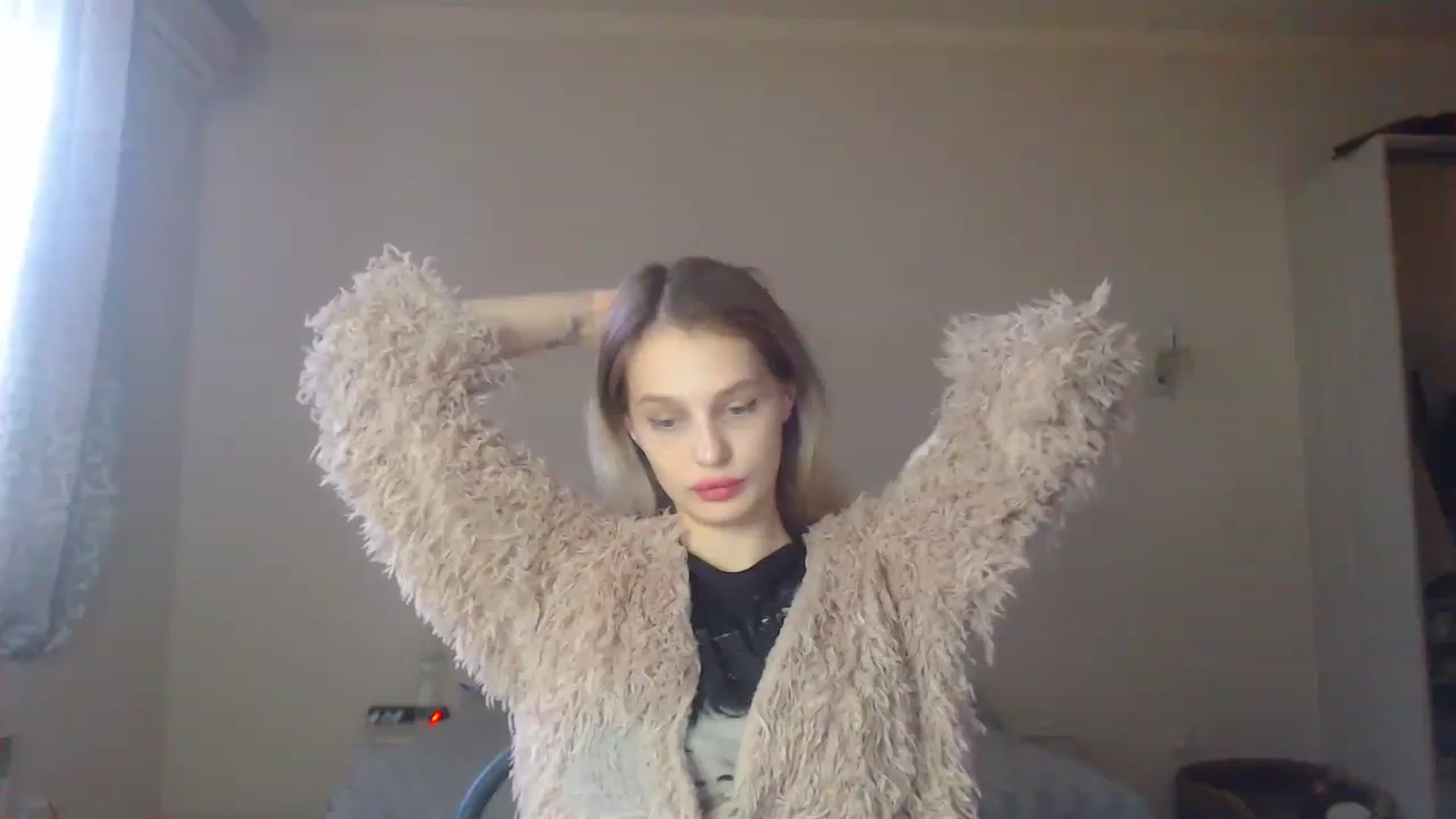 Gallery image thumbnail from Lola_vi's myfreecams stream on, 12/12/2022, 12:45 image 15 of 20