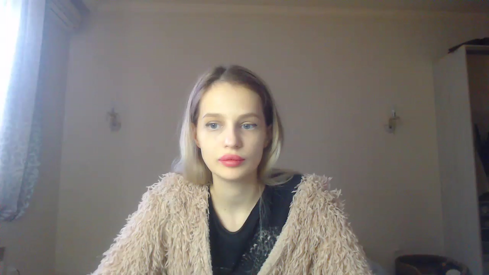 Gallery image thumbnail from Lola_vi's myfreecams stream on, 12/12/2022, 12:45 image 16 of 20