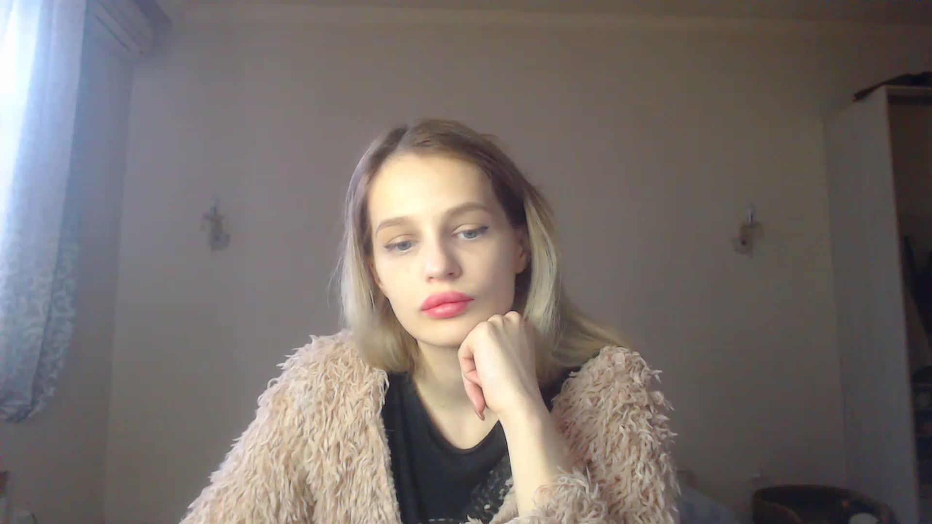 Gallery image thumbnail from Lola_vi's myfreecams stream on, 12/12/2022, 12:45 image 14 of 20