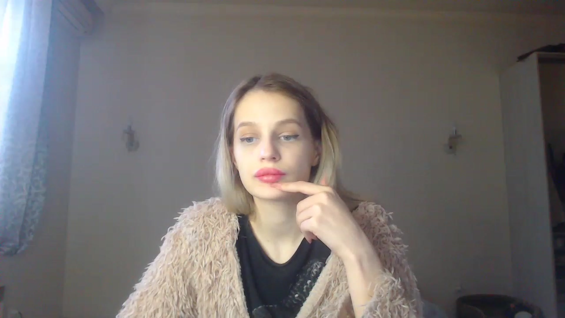 Gallery image thumbnail from Lola_vi's myfreecams stream on, 12/12/2022, 12:45 image 10 of 20