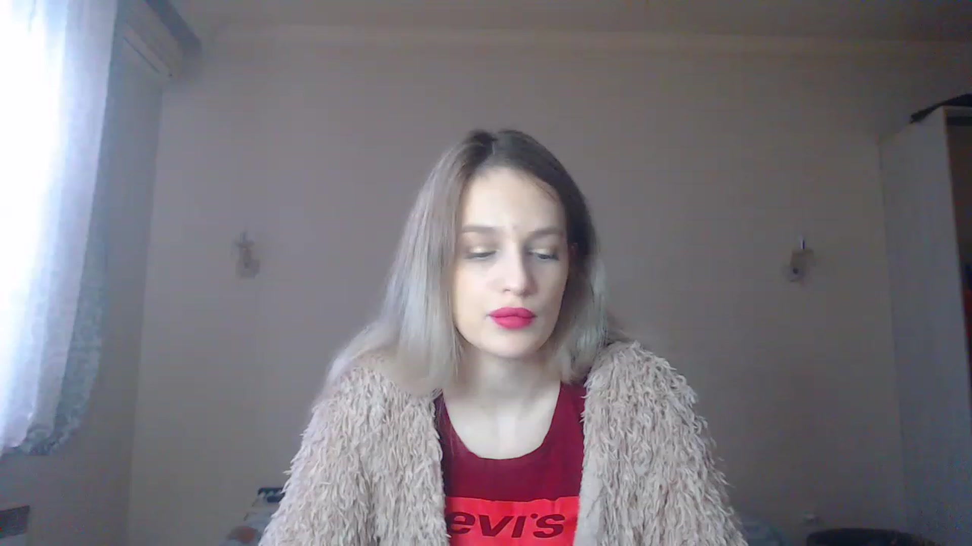 Gallery image thumbnail from Lola_vi's myfreecams stream on, 12/17/2022, 11:13 image 16 of 20