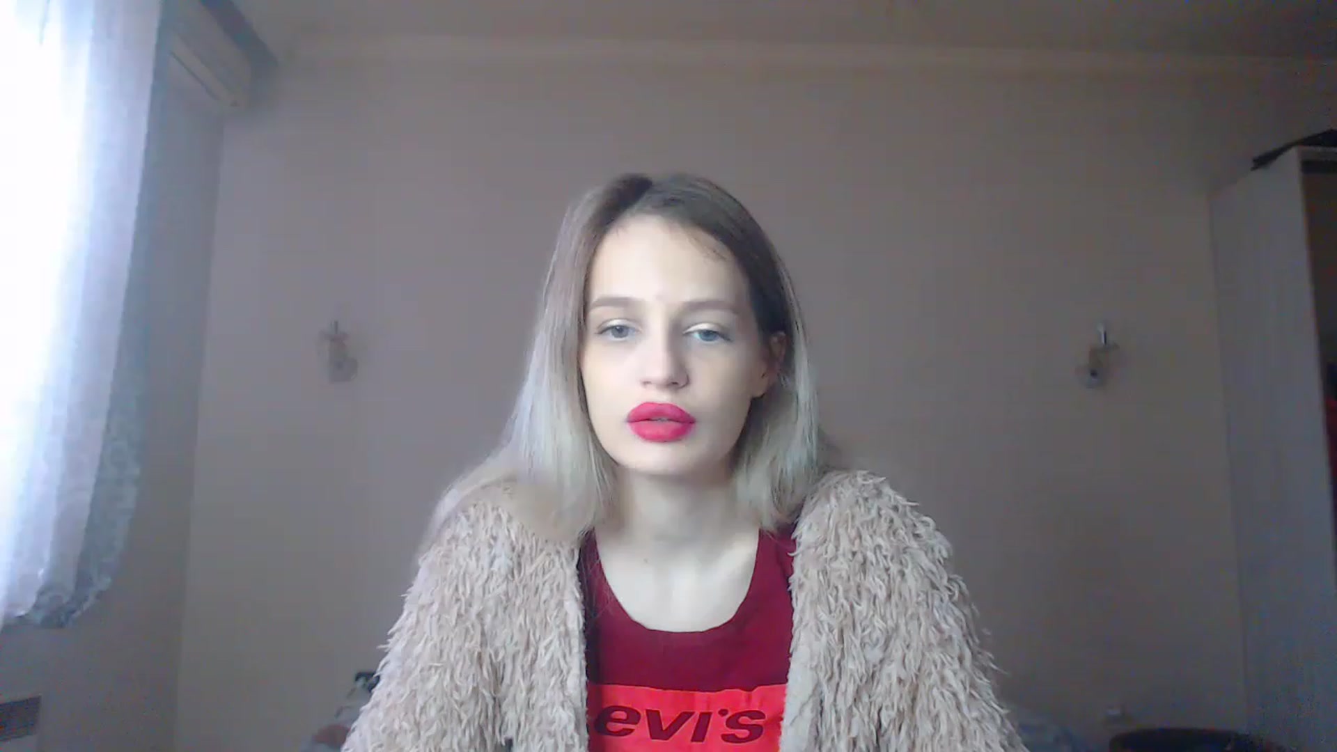 Gallery image thumbnail from Lola_vi's myfreecams stream on, 12/17/2022, 11:13 image 12 of 20
