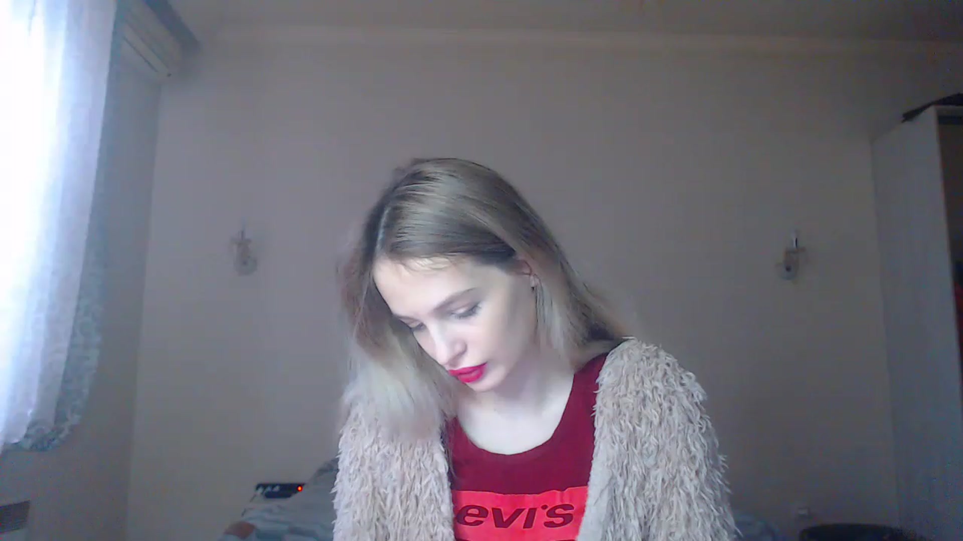 Gallery image thumbnail from Lola_vi's myfreecams stream on, 12/17/2022, 11:13 image 15 of 20