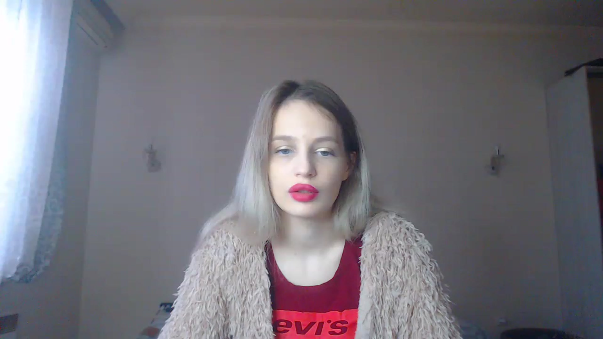 Gallery image thumbnail from Lola_vi's myfreecams stream on, 12/17/2022, 11:13 image 17 of 20